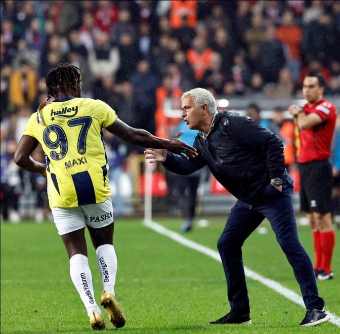 九游娱乐APP-风云突变浙江队加时末段止住颓势,英超版图或变,更衣室稳定,阵容厚度经受考验的简单介绍