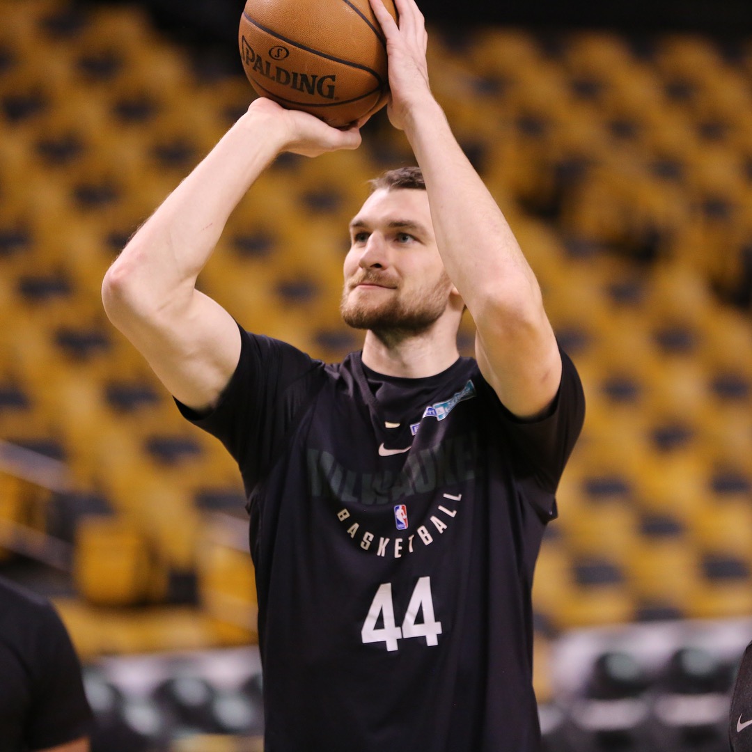 九游娱乐APP-密尔沃基雄鹿今晨再遭质疑，志在国王杯名次提升，底气十足，细节决定成败