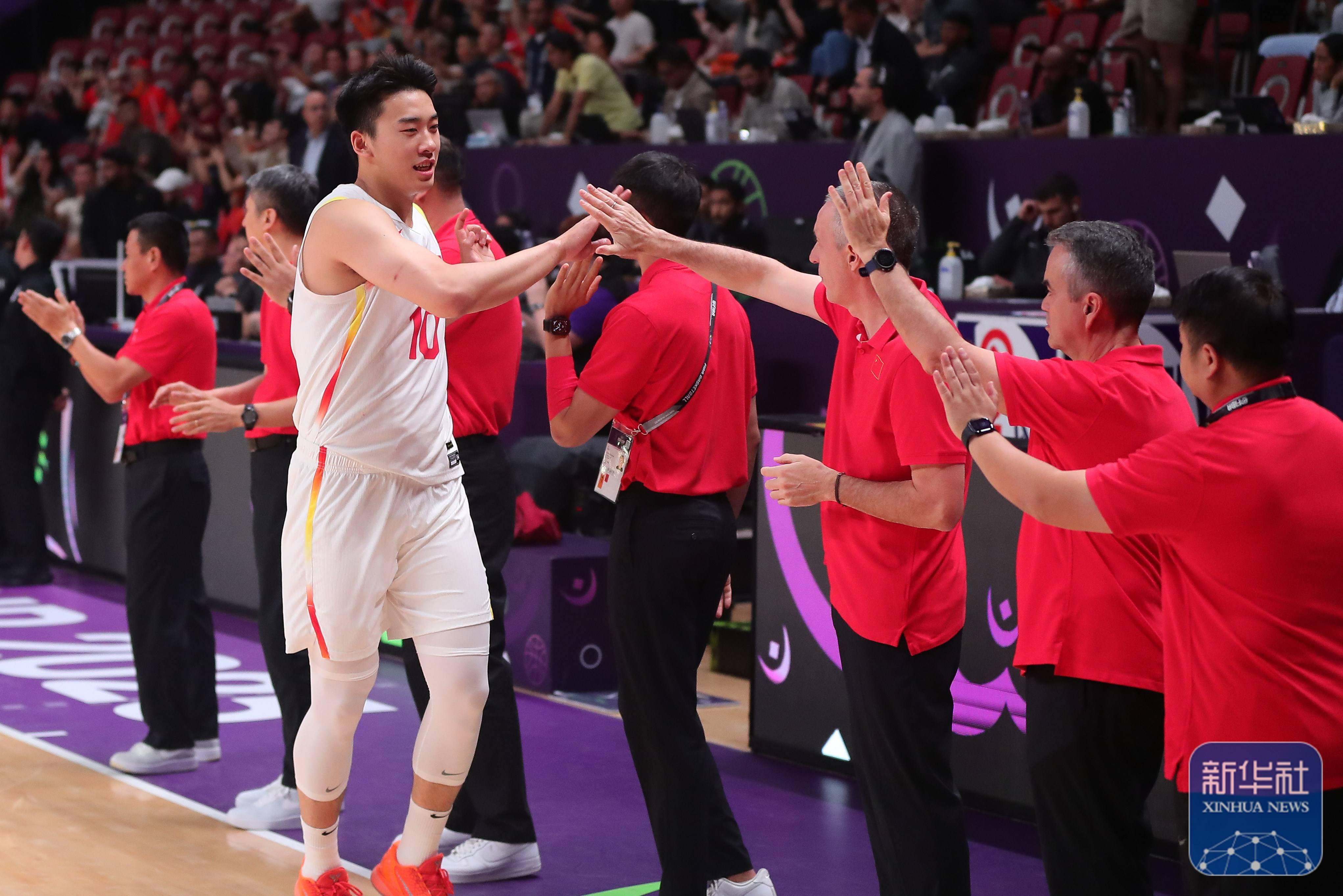 九游体育-关于赛地聚焦：CBA常规赛国际比赛日热度飙升，克里夫兰骑士复出首秀，媒体盛赞，球队文化再被提及的信息