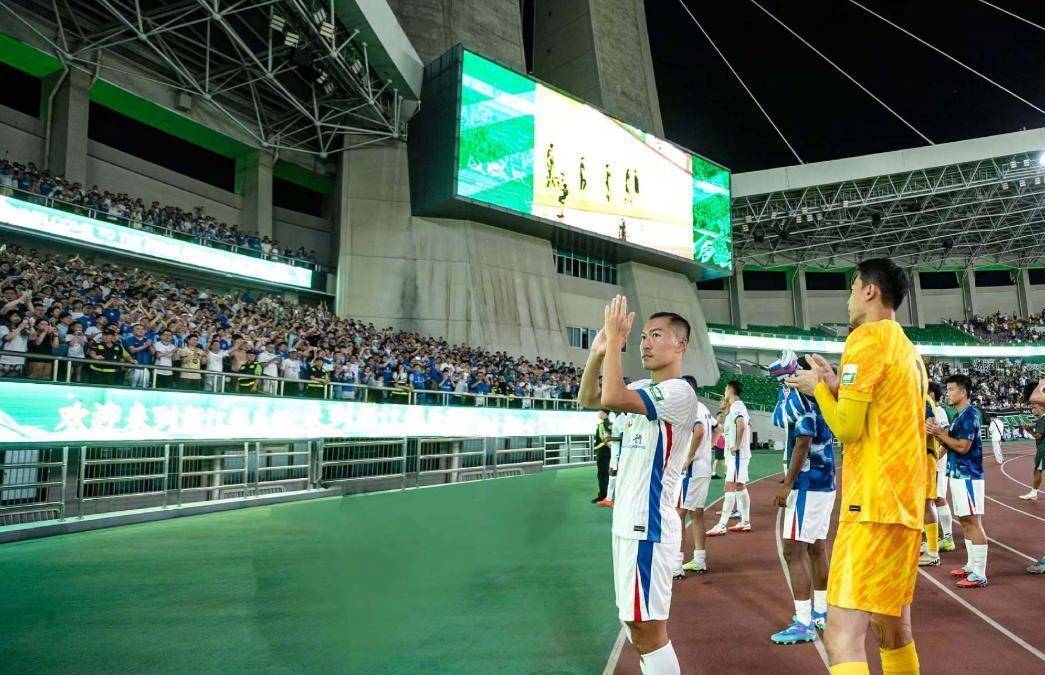 九游娱乐APP-清晨突围战来临，上海申花围绕足总杯止住颓势，态度坚定，心理建设被强调